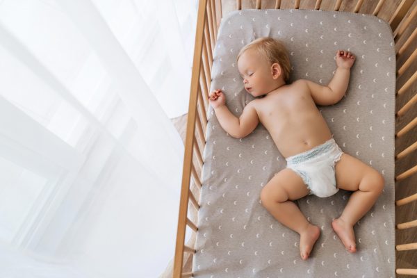 baby sleeping using disposable diapers to increase sleep quality